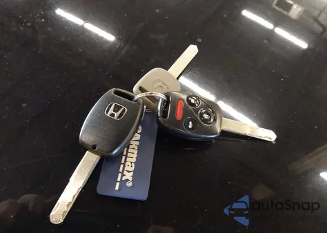 2013 Honda Civic Hybrid z USA, uszkodzony, nr VIN 19XFB4F26DE002529